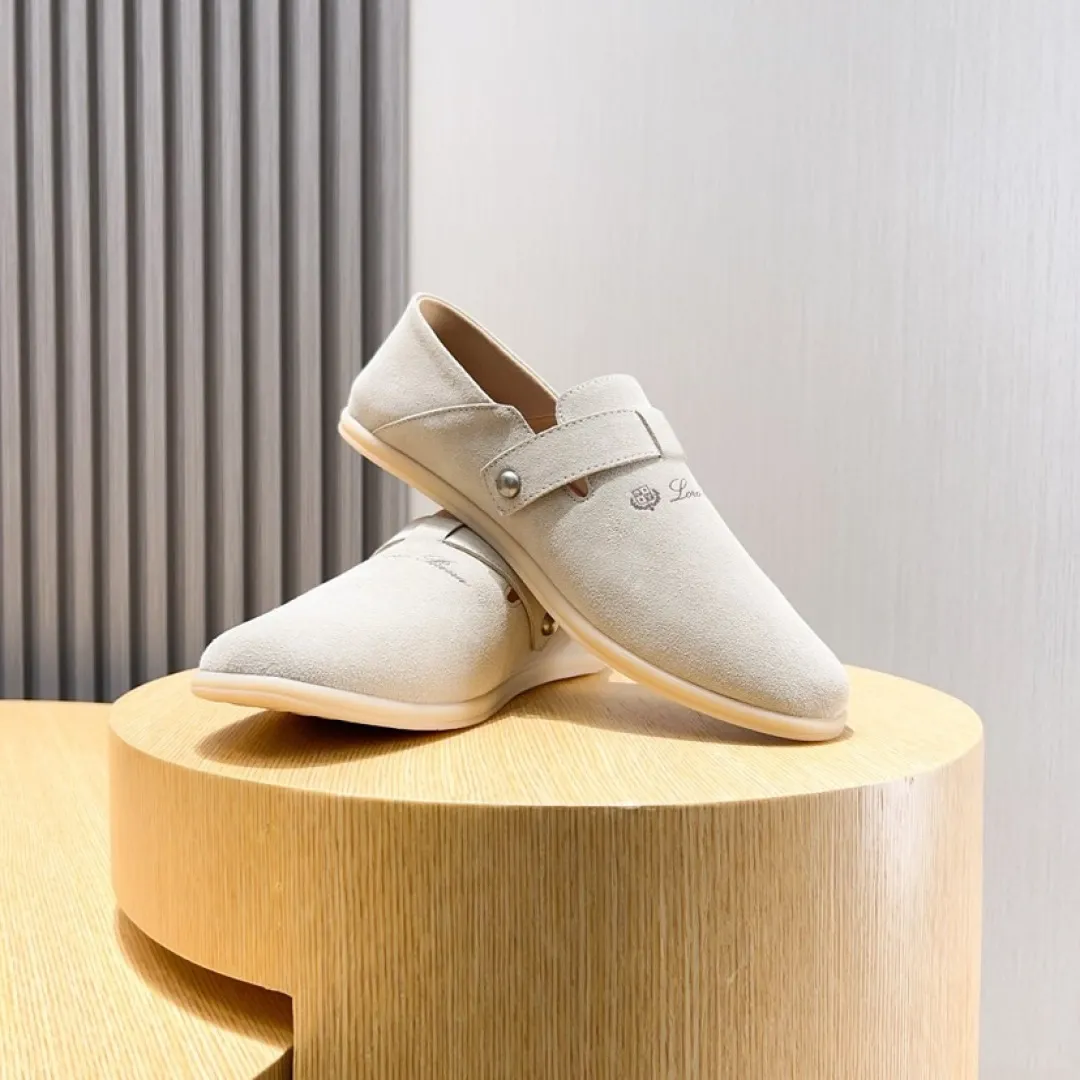 Factory price 420💰[loro piana] 2025 new moccasins, popular casual sneakers for street men. The shoes are made of first-layer suede leather uppers with rubber soles. They are classic. The complex craftsmanship and meticulous structure make the shoes light and soft, allowing you to walk comfortably and freely. Perfect for summer wear. Yardage: 38-45.
